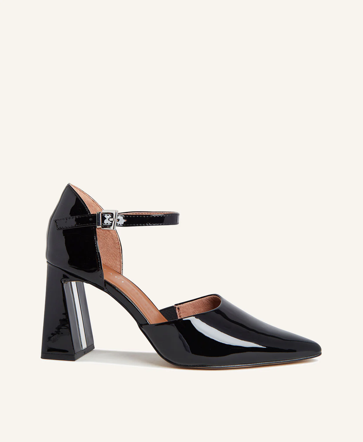 Mirabel Heel