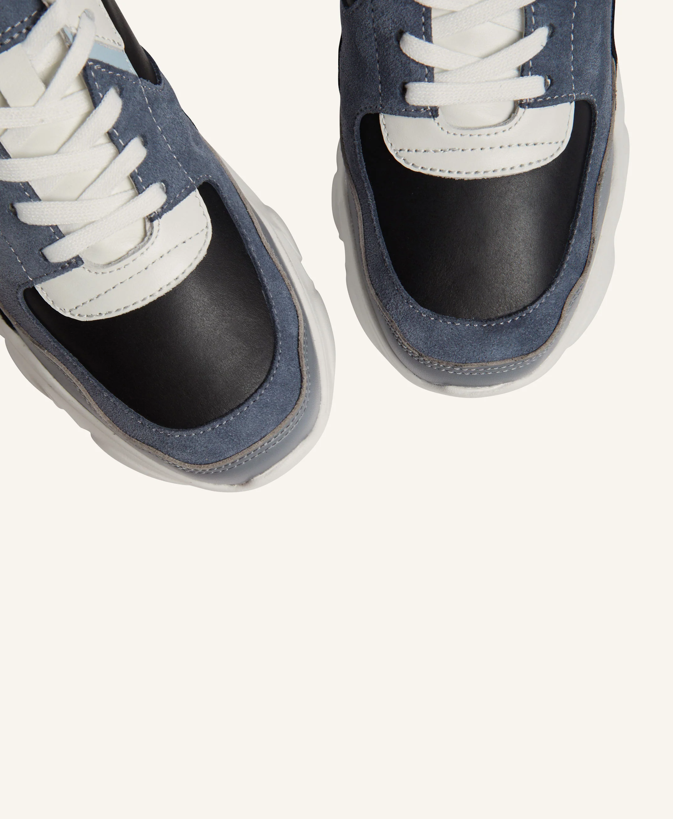 Roman Sneaker - Image 4